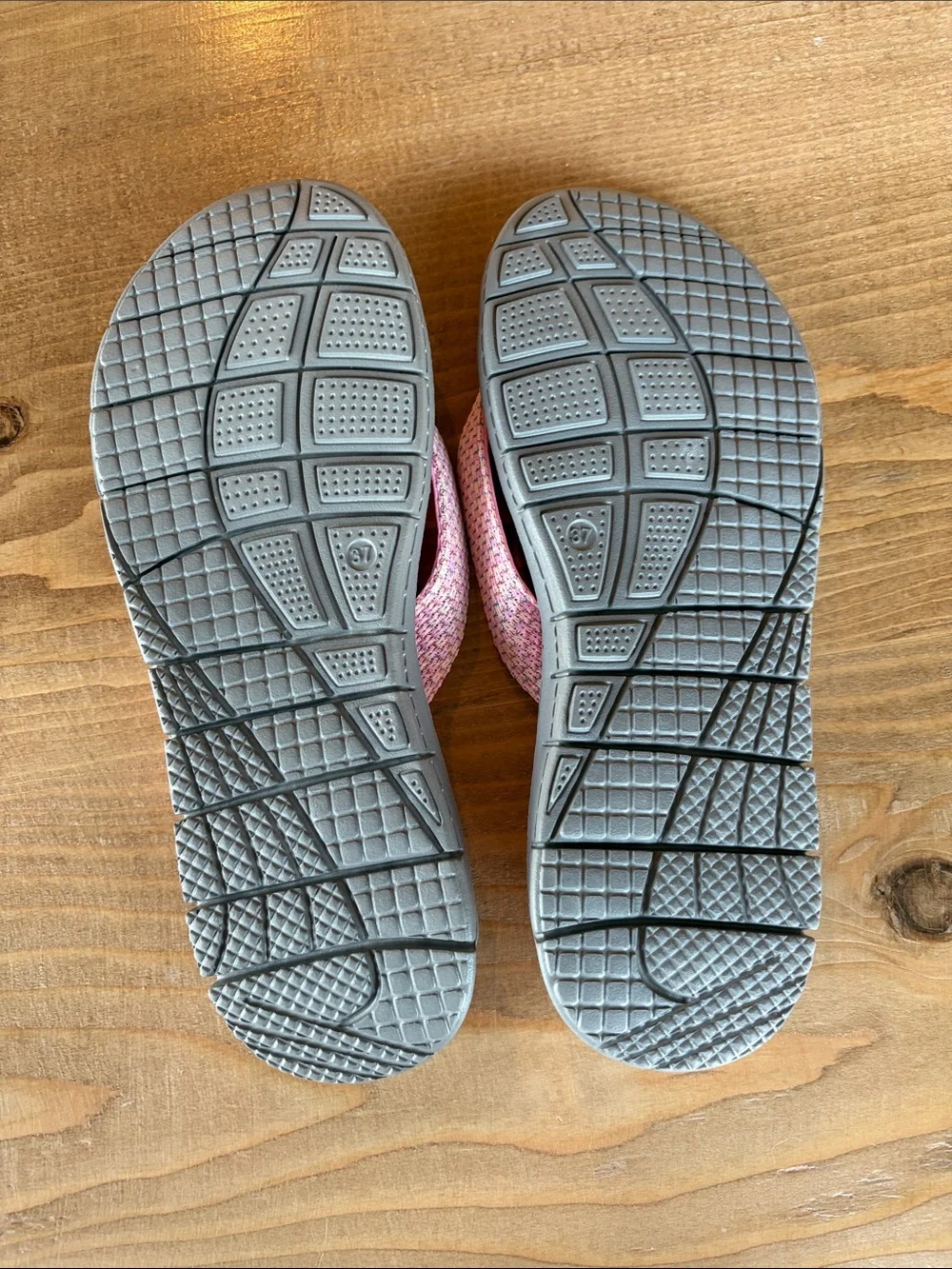 Kuailu Pink Comfort Flip-Flops. Excellent condition!